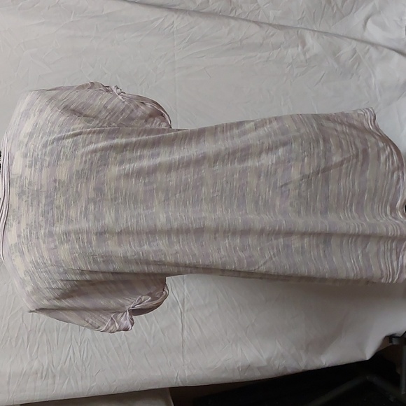 Decree V-neck shortsleeve tee, lavender and white, size L - Picture 4 of 6